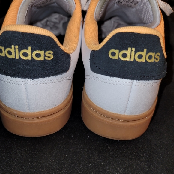 ADIDAS - Picture 3 of 6